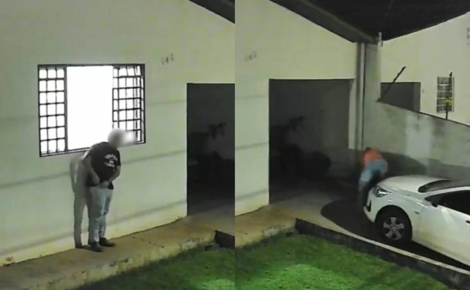 Imagem mostra uma montagem com duas fotos. Imagem da direita aparece o homem preso em briga corporal com o amigo da vítima. Tem um carro estacionado na garagem. A imagem da esquerda mostra o suspeito esperando o momento de agir com o canivete. Ele fica perto de uma janela. Usa camiseta preta.