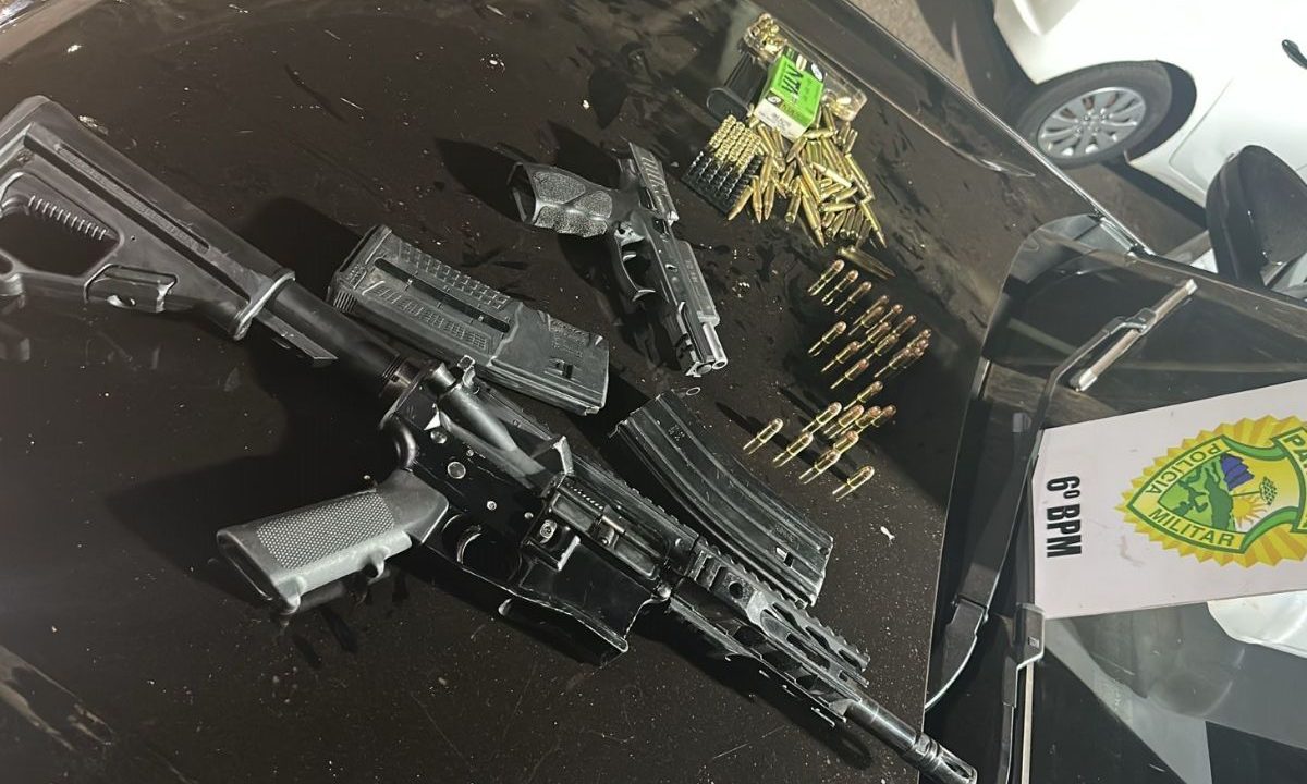 Fuzil, pistola e munições apreendidos pela Polícia Militar em Matelândia