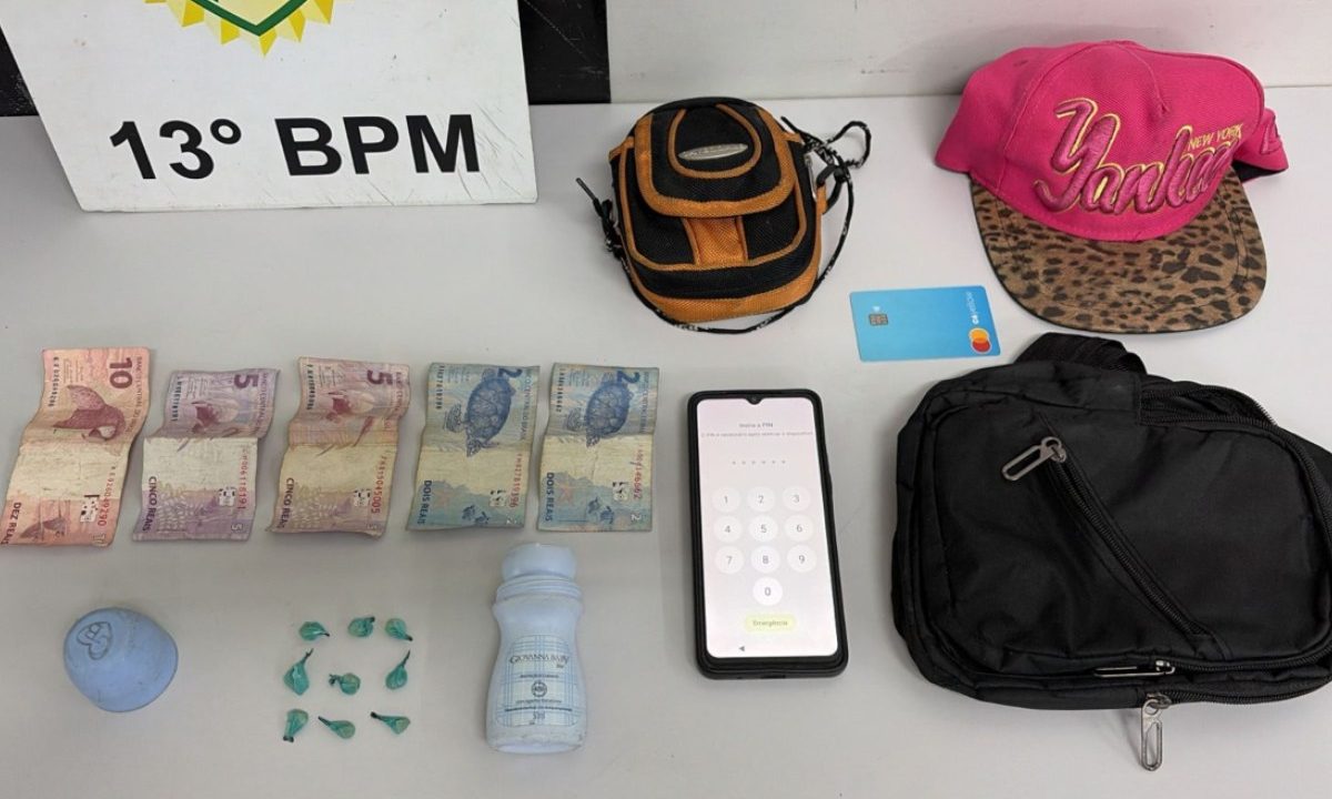 Foto de objetos apreendidos durante prisão de homem no Pinheirinho