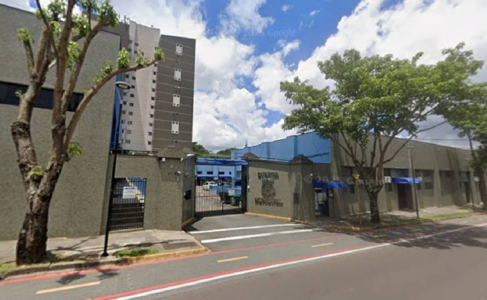 Foto mostra sede da Guarda Municipal, local onde idoso foragido foi preso