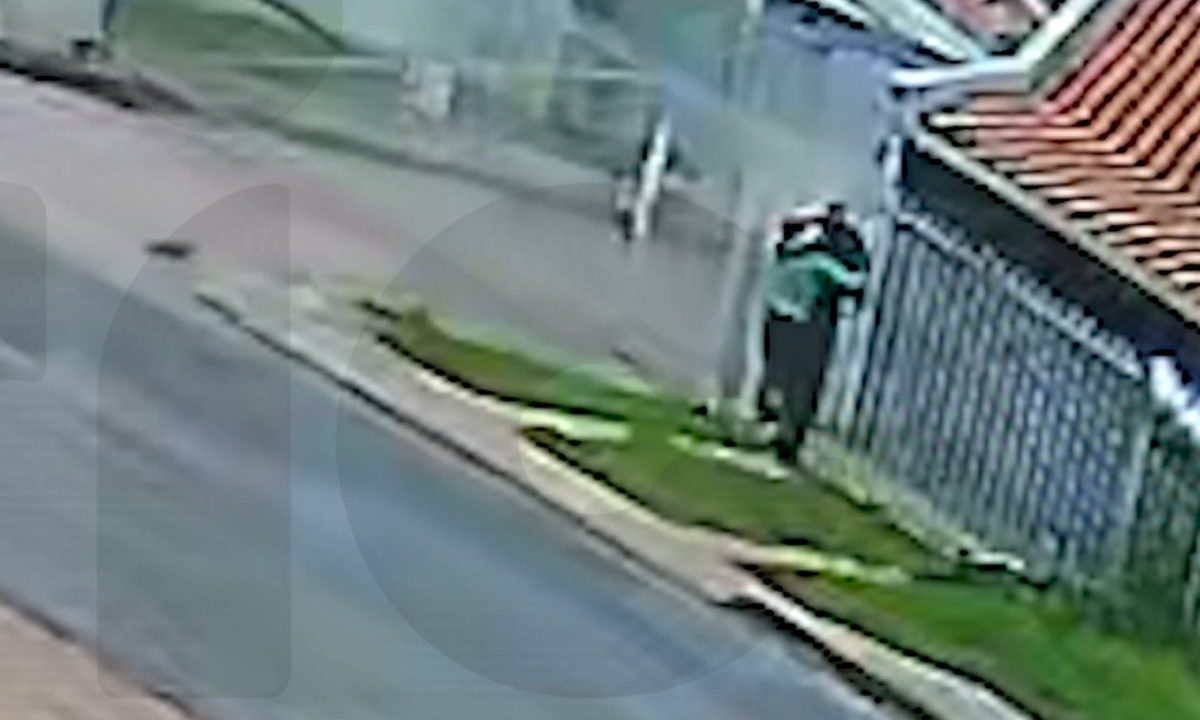 Suspeito arrasta jovem para dentro de uma casa, em Fazenda Rio Grande.