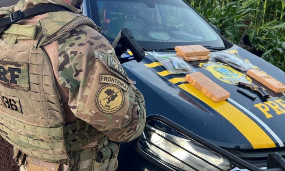 Apreensão de conteúdo que estava com jovem que capotou carro durante perseguição policial.