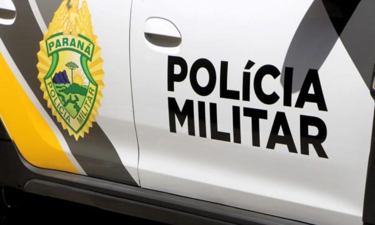 foto da viatura da polícia para ilustrar o caso do jovem que foi morto a tiros em casa