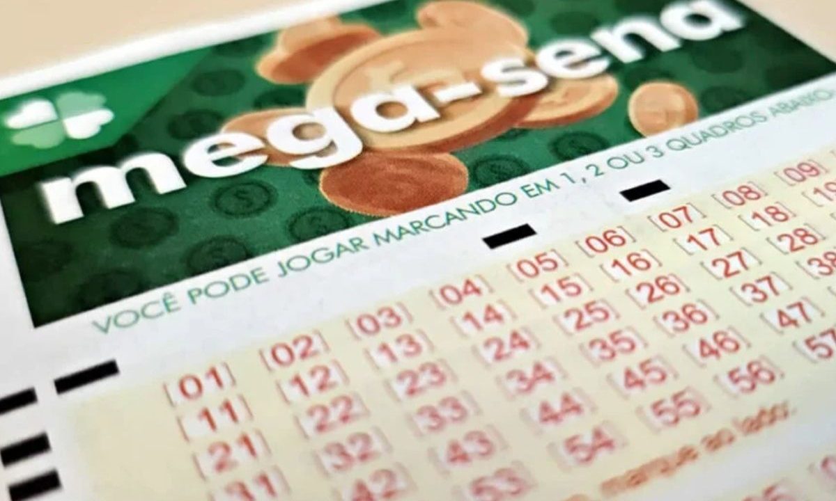 Folheto de aposta da Mega-Sena com números marcados para participação no sorteio.