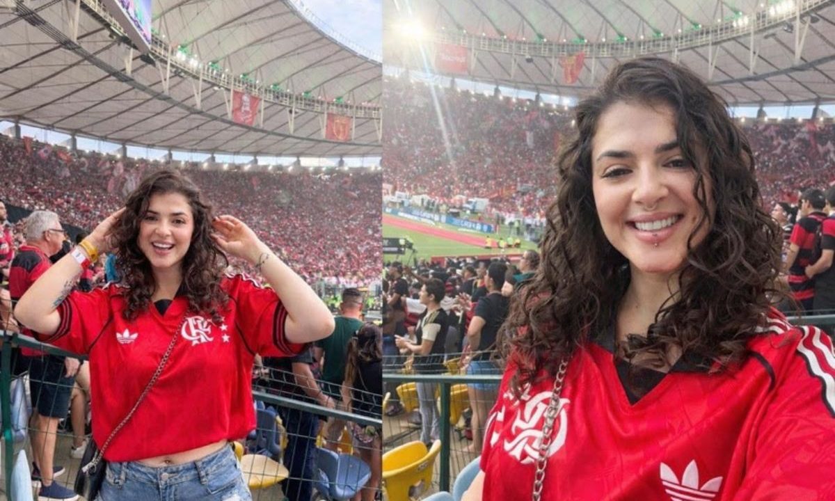 Miss Bumbum Kerolay Chaves posa nas arquibancadas do Maracanã usando look curto nas cores do Flamengo.