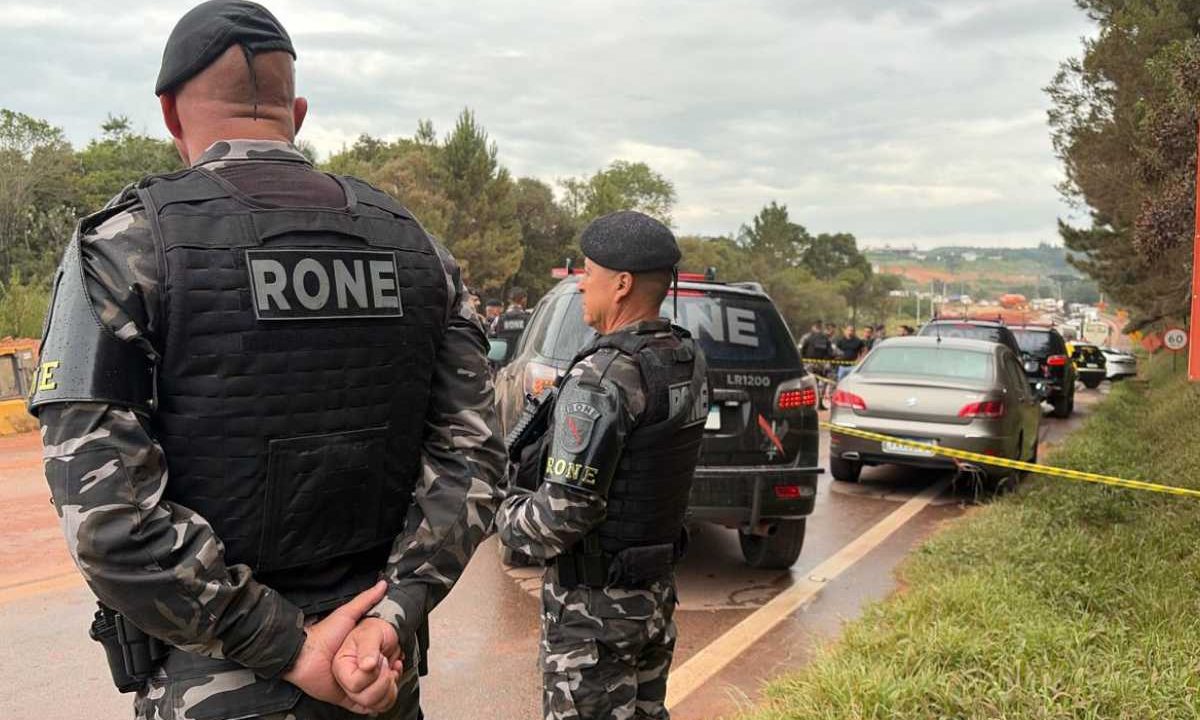 Local isolado onde homem foi morto em Campo Largo durante confronto e carro roubado isolado