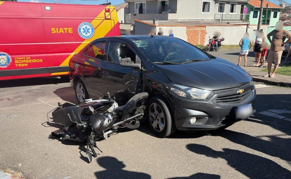 foto do local do acidente que deixou o motociclista gravemente ferido em curitiba 