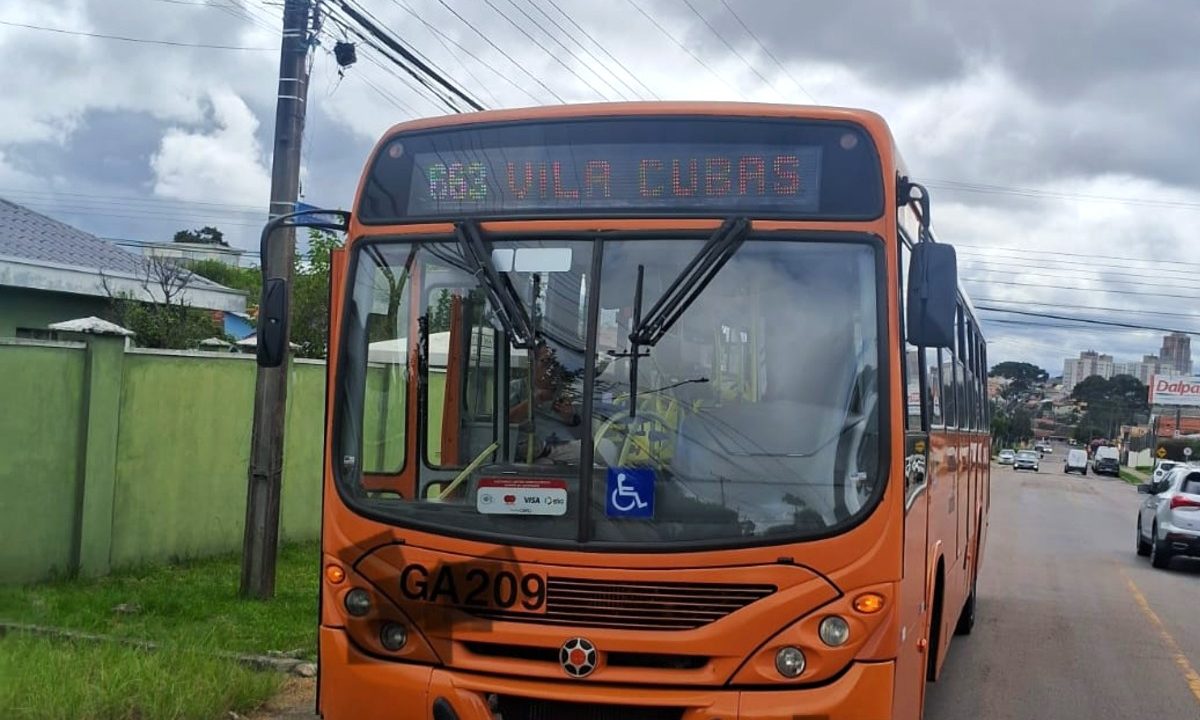 ônibus do transporte público de curitiba