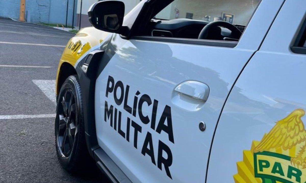 foto de uma viatura da polícia militar para ilustrar o caso da mulher que foi esfaqueada pelo irmão ao defender a cunhada grávida