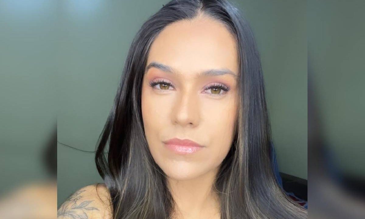 Foto mostra Janaina Teixeira Fogaça