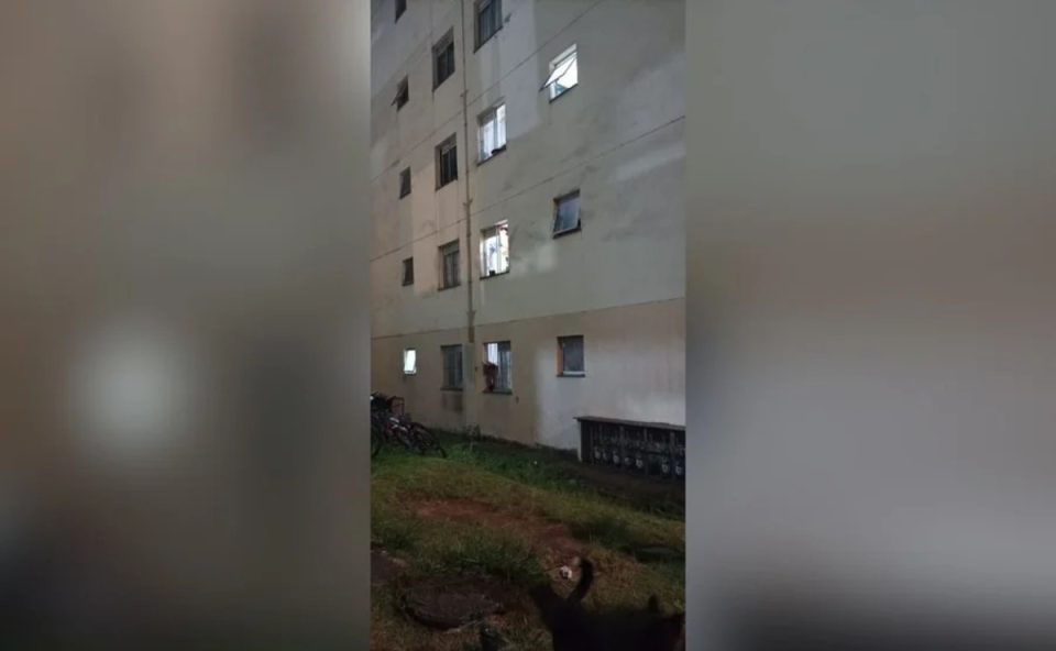 Prédio em que mulher pulou de prédio com a filha