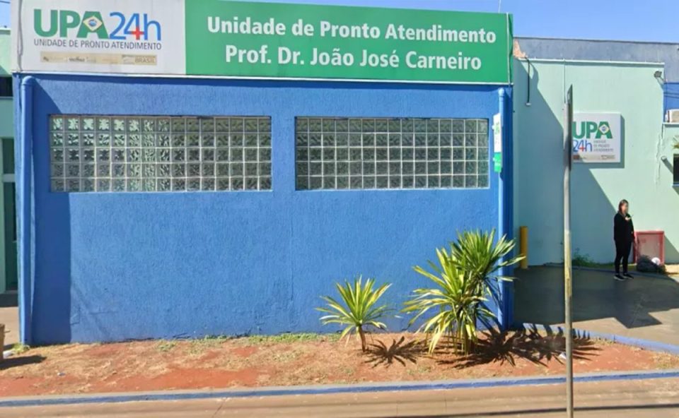 Paciente reclamou da demora no atendimento em uma UPA e teve o resultado do exame lido em voz alta. O teste era positivo para HIV