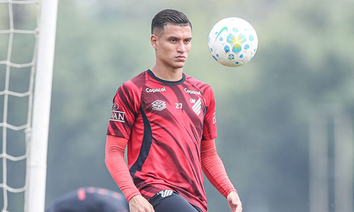 Foto do jogador Portilla. do Athletico, em treinamento