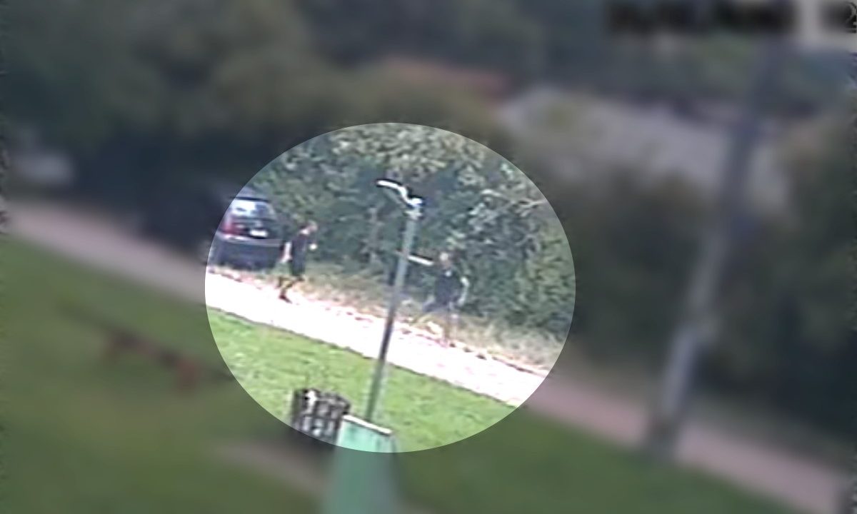 imagem da câmera de segurança mostra rapaz atirando durante briga por vassoura
