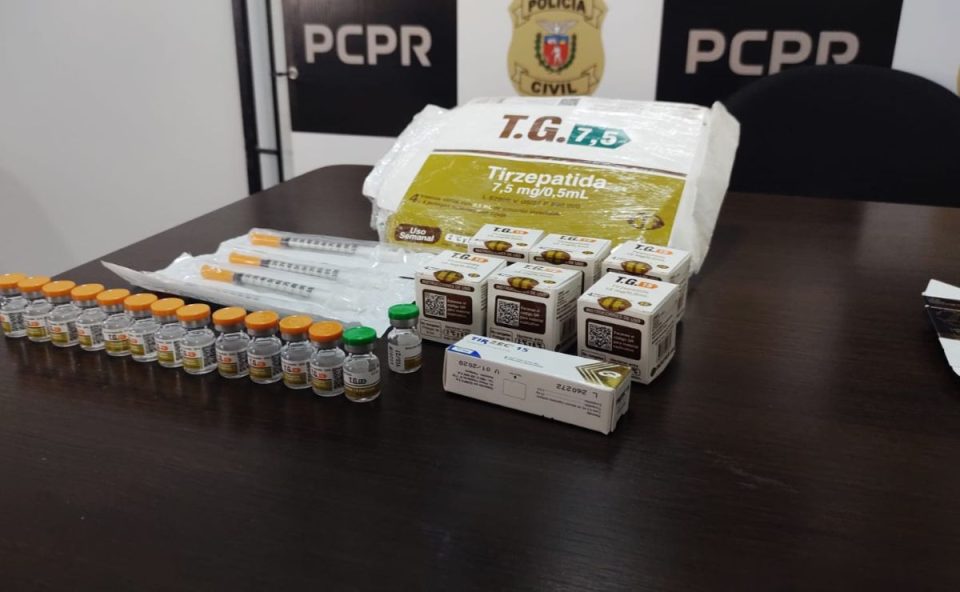 Medicamentos e anabolizantes apreendidos pela polícia em investigação contra quadrilha em Curitiba