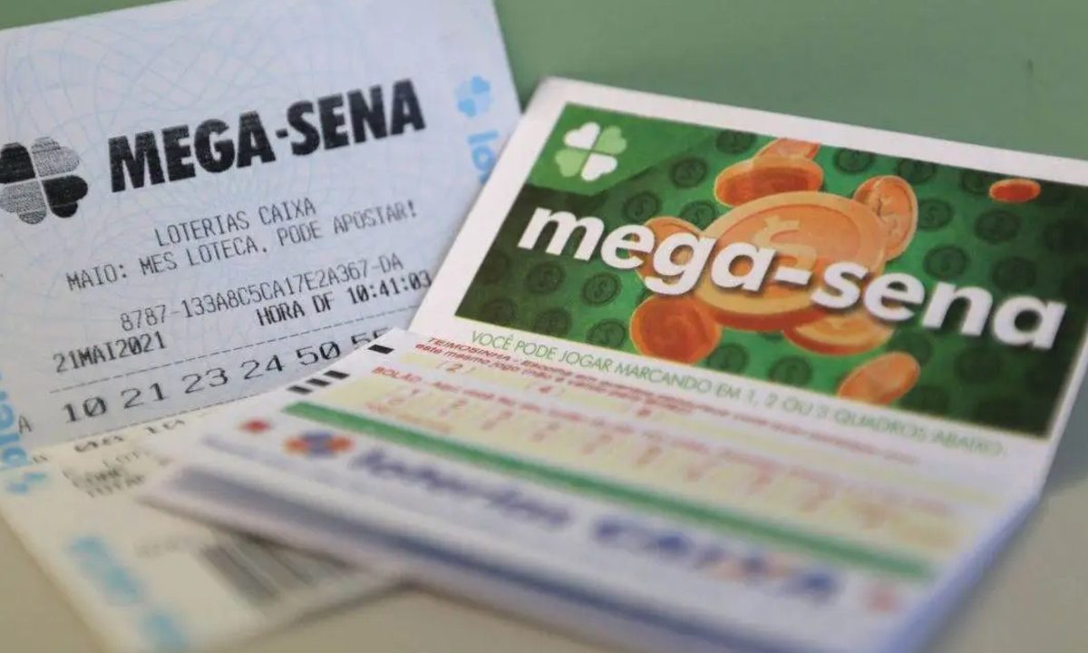 A imagem mostra dois bilhetes da Mega-Sena, aludindo ao resultado do concurso 2983