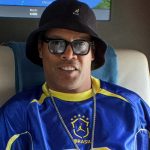 Foto do Ronaldinho Gaúcho com o moletom do Brasil