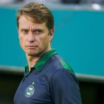 Técnico do Coritiba, Fernando Seabra, no jogo com o Remo.