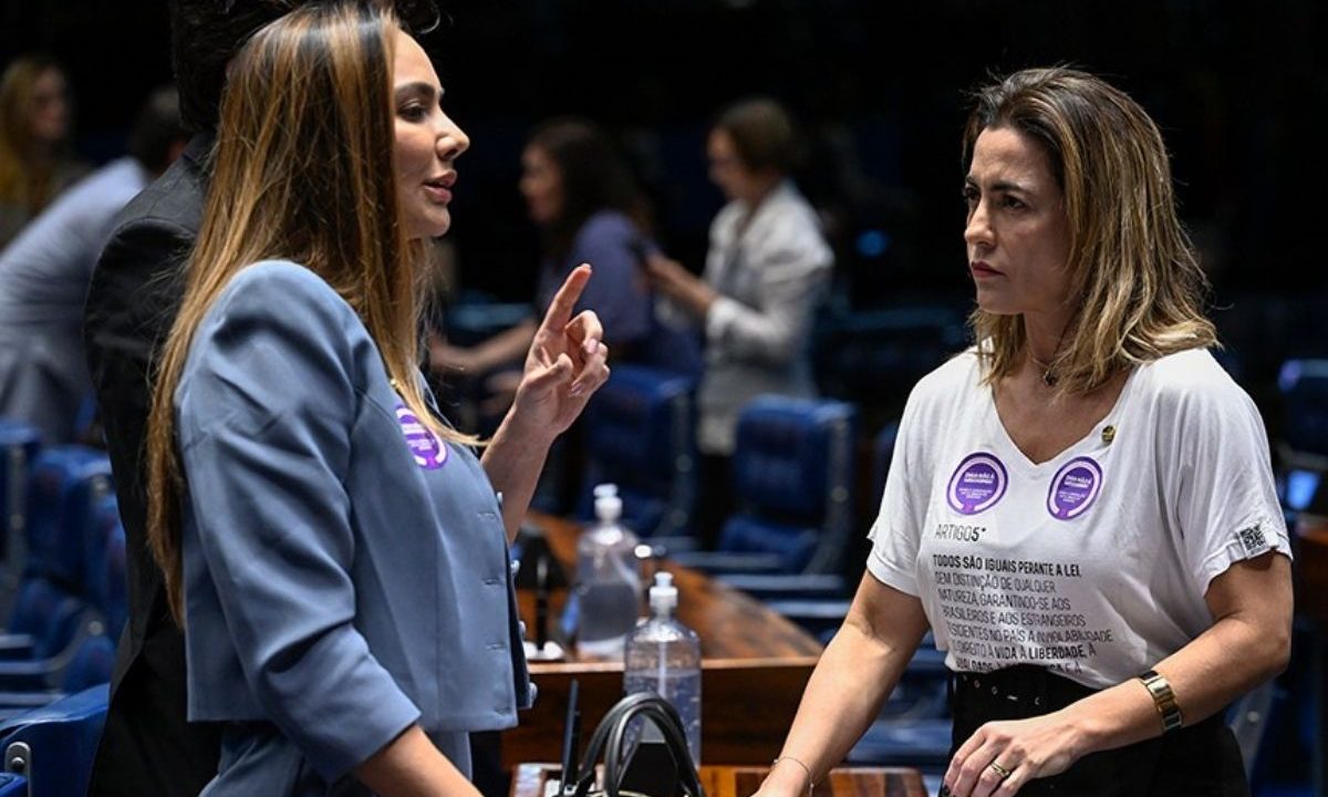 O projeto de lei que inclui a misoginia entre os crimes de preconceito e discriminação foi aprovado no Senado e, agora, seuge para a Câmara. A imagem mostra as senadoras Ana Paula e Soraya no Senado.