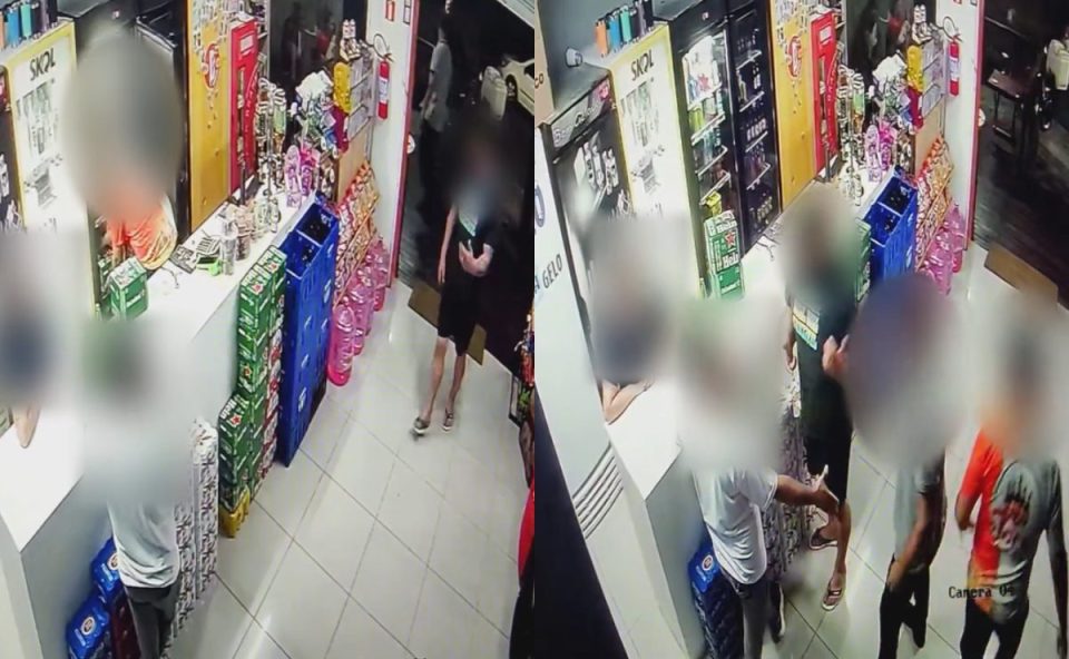 Foto montagem mostra duas imagens do suspeito de homicídio qualificado em Colombo em uma distribuidora. Foto ao lado esqeurdo, ele aparece entrando na loja. Há prateleiras e geladeiras no local. A outra foto ele já está cumprimenando e conversando com pessoas no local. Ele veste camiseta preta, bermuda preta e chinelo.