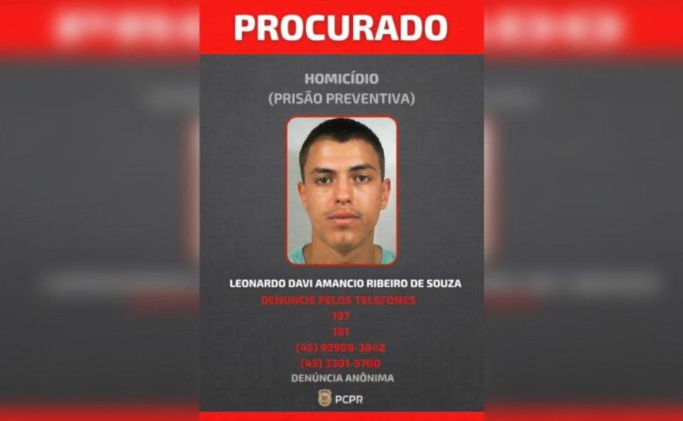 Imagem mostra o suspeito de matar uma jovem em Cascavel. Ele tem cabelo curto e preto, olhos escuros e barbinha mal feita. Ele usa camiseta verde clara.