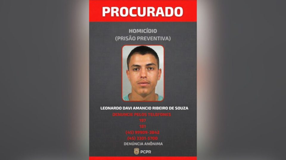 Cartaz de procurado mostra foto e nome de Leonardo Davi Amâncio Ribeiro de Souza, suspeito de matar a tiros a manicure Janaína Teixeira Fogaça, em um bar, após briga