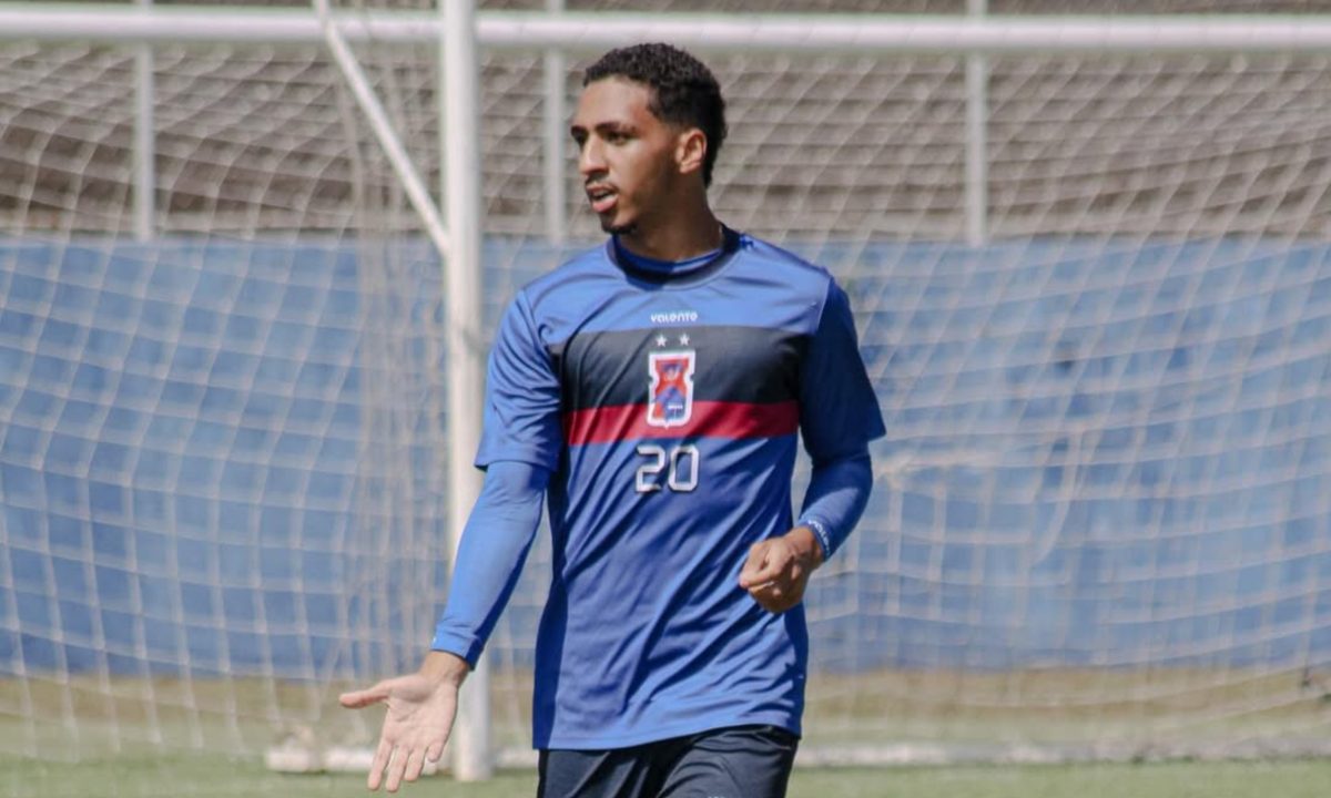 Foto de jogador do Paraná Clube em treino
