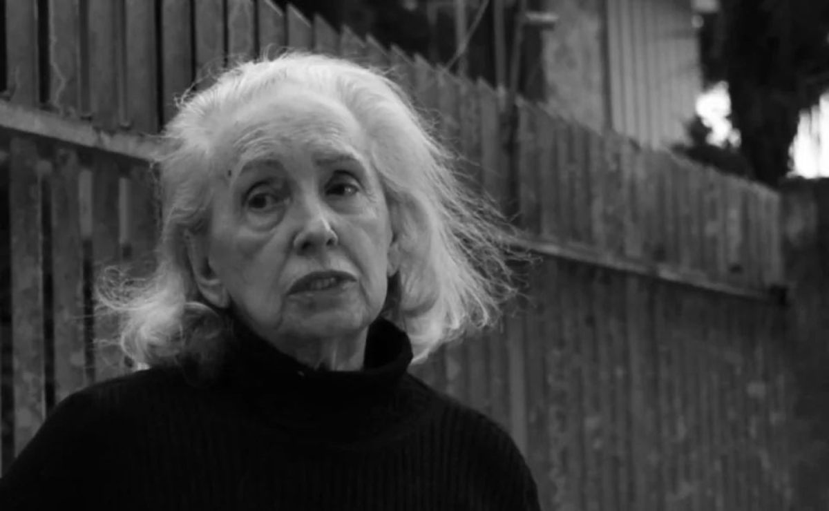 Arlete Caramês triste em gravação de documentário
