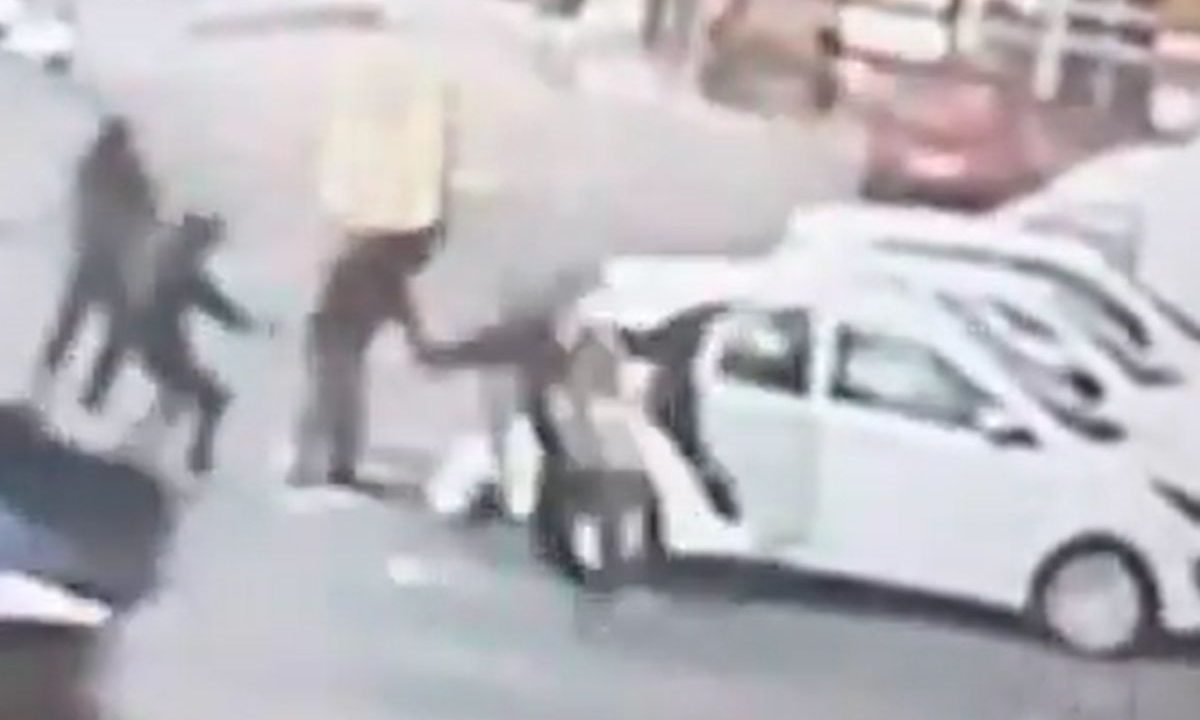 Frame de vídeo mostra carro chegando antes de execução em mercado de Almirante Tamandaré