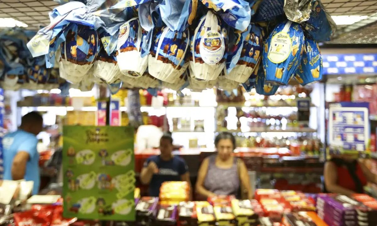 Sessão dos ovos de páscoa no mercado