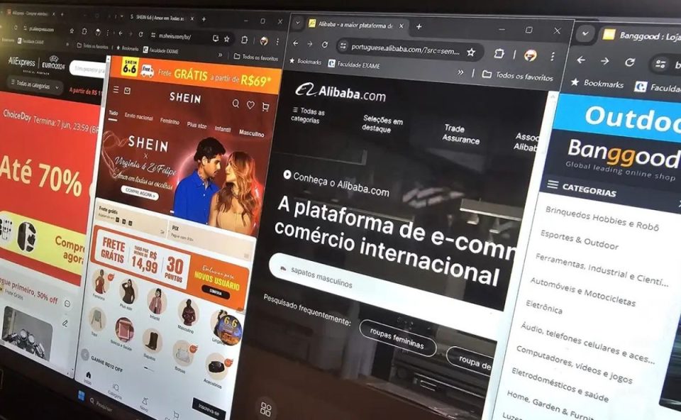 Monitor de computador exibindo diversas abas abertas com sites de e-commerce internacional, incluindo AliExpress, Shein, Alibaba e Banggood