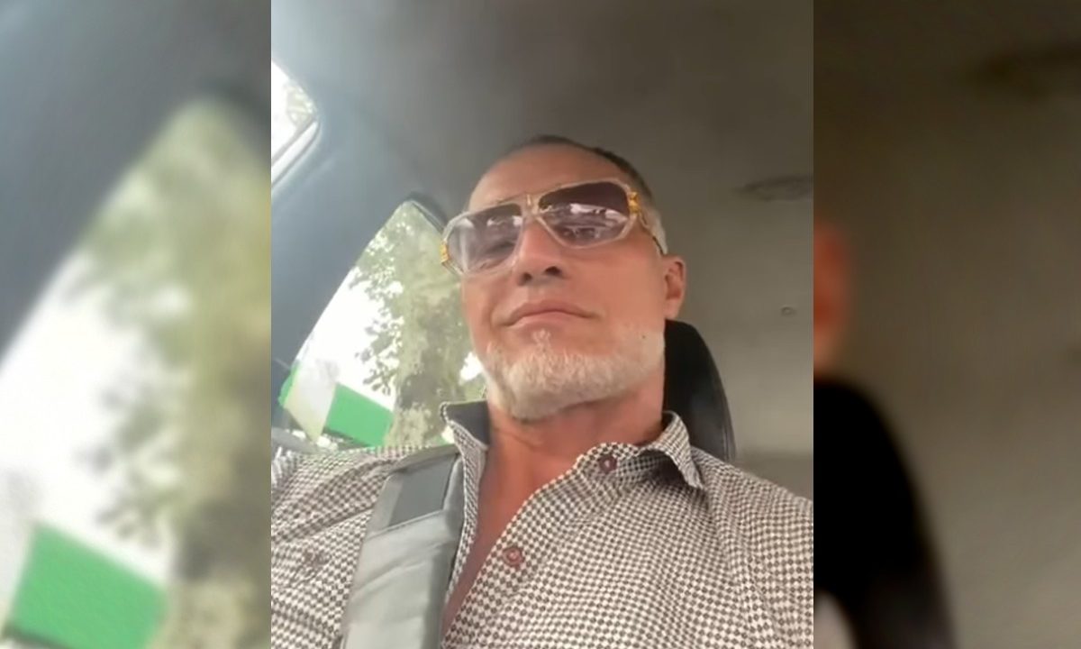 Paulo chagas é um homem de barba branca, óculos de sol, camisa social e está dentro do carro. Ele foi morto a tiros no Boqueirão