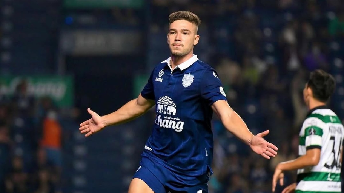 Bissoli, ex-Athletico, comemora gol pelo Buriram United