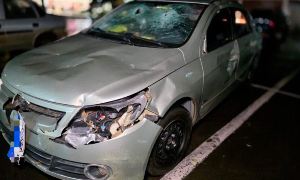 Carro destruído de homem da Bahia após confusão no Paraná envolvendo mulher casada em Maringá