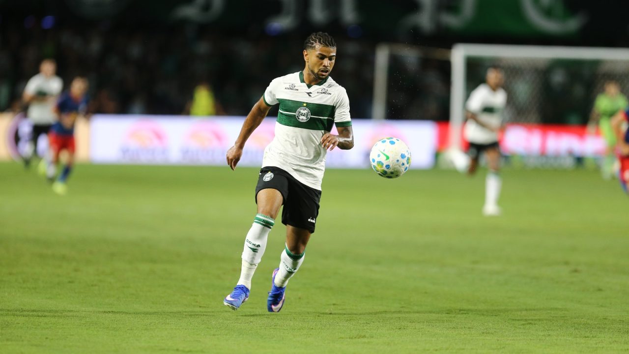 Lucas Ronier em ação pelo Coritiba