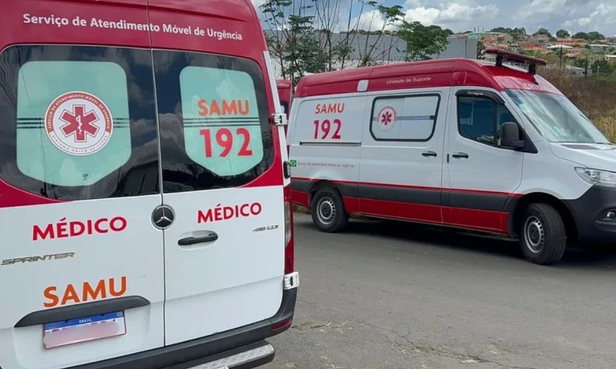 Viaturas do Samu na BR-277