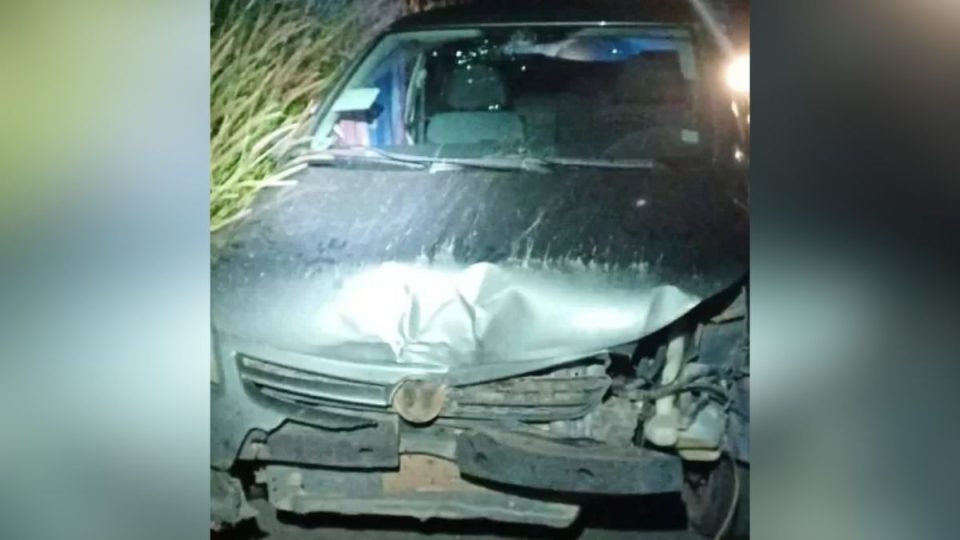 Veículo batido de carro que afolescente furtou do pai para ver garota