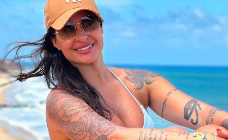 Advogada Tamyris Teixeira Santos em foto publicada em rede social. Ela foi encontrada morta no mar.