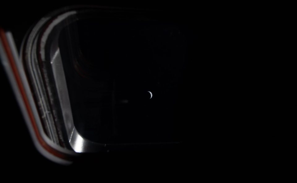 Foto divulgada pela Nasa da Lua vista pela módulo Artemis 2, no espaço