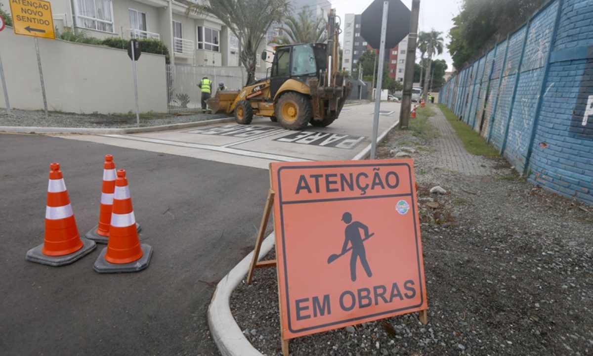 Ruas em obras com bloqueios no Portão
