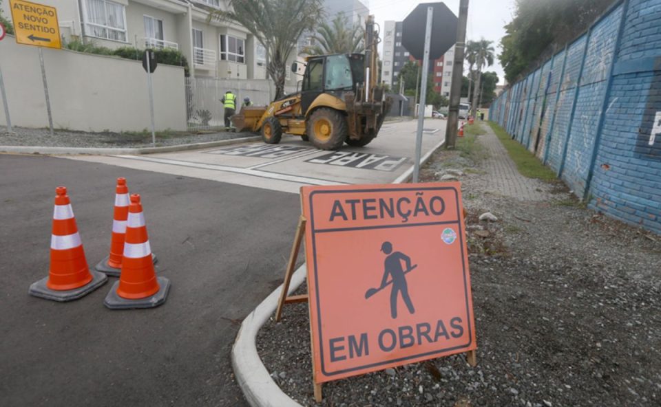 Ruas em obras com bloqueios no Portão