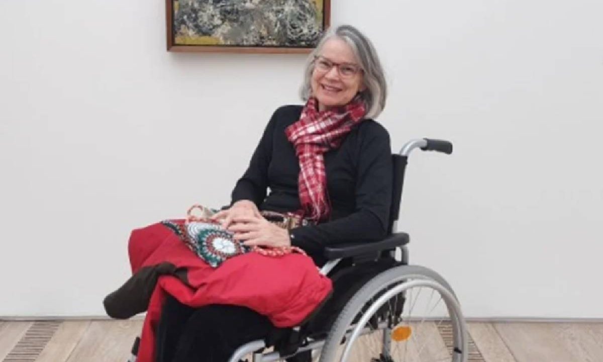 Foto mostra professora brasileira Célia Maria Cassiano