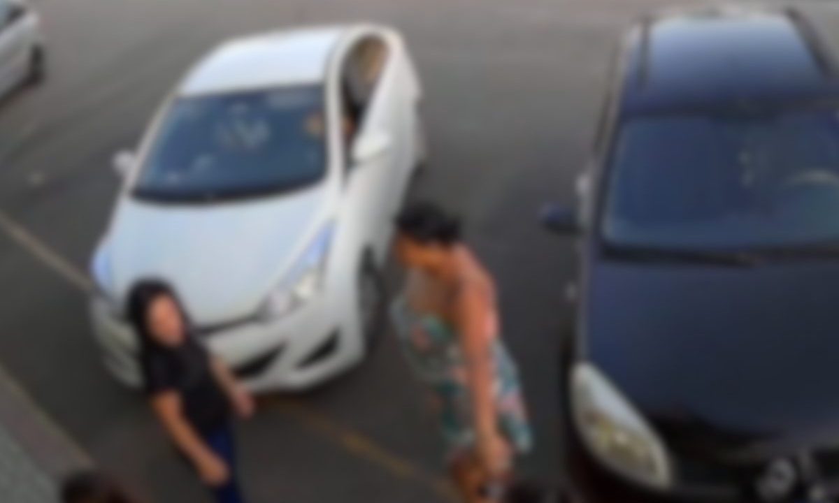 Mães discutindo após briga de crianças em Campo Magro.