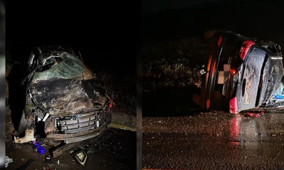 Carro destruído após capotar na rodovia