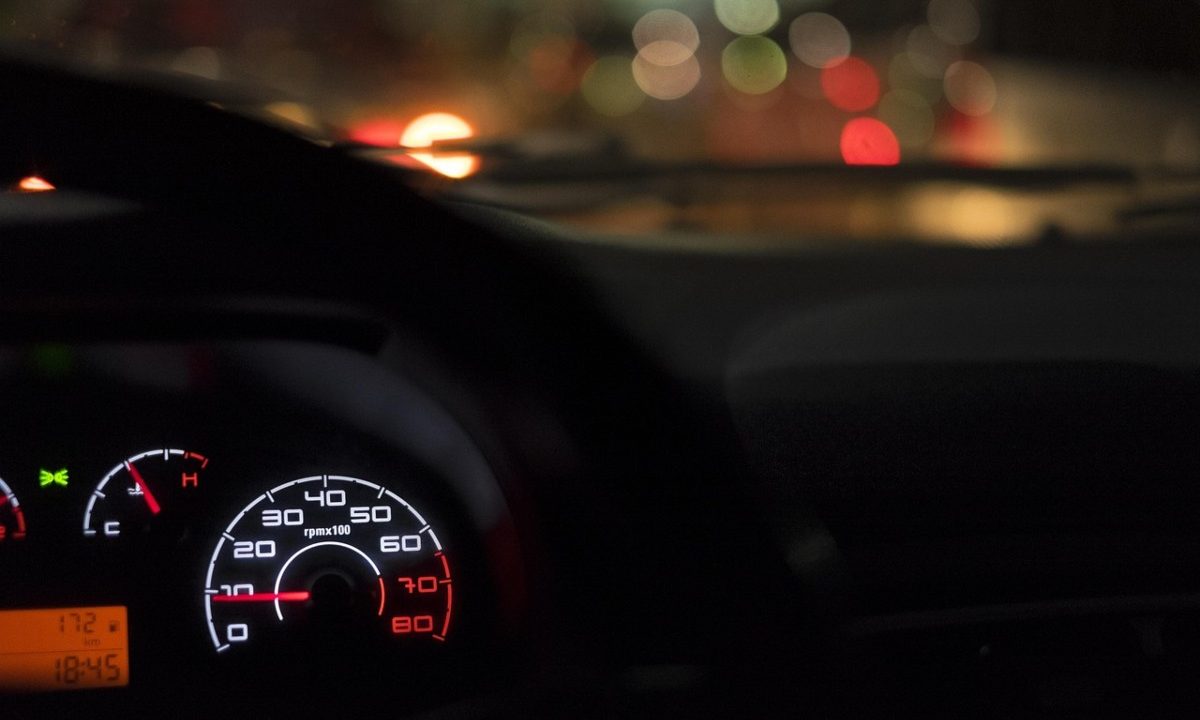 Imagem de painel de carro para representar matérias de carros mais buscados no Paraná