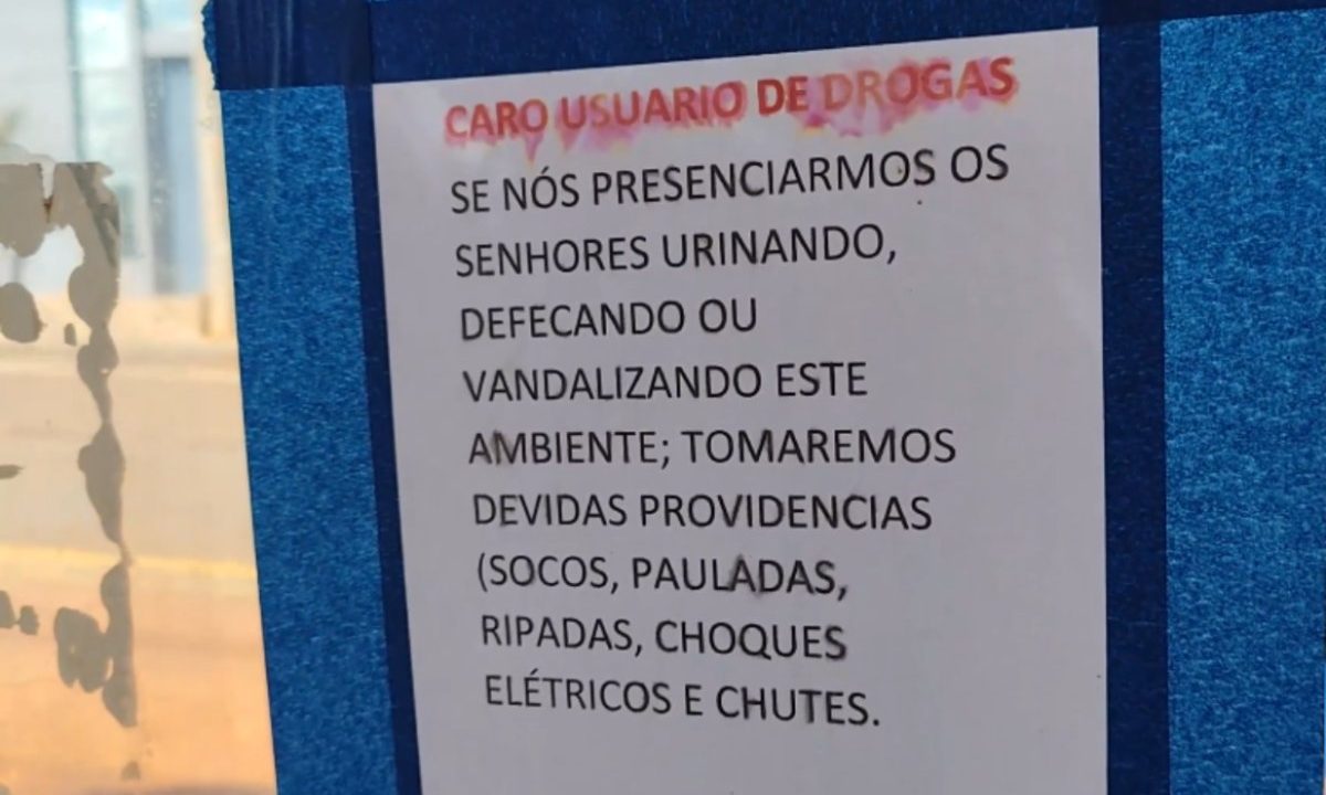 Foto de cartaz deixado para usuários de drogas em Cascavel