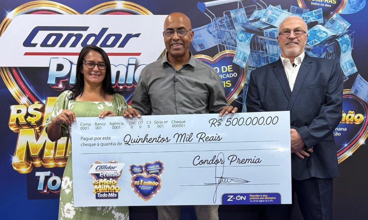 Imagem mostra Condor premiando primeiro ganhador da promoção "Condor Premia" com prêmio de meio milhão.