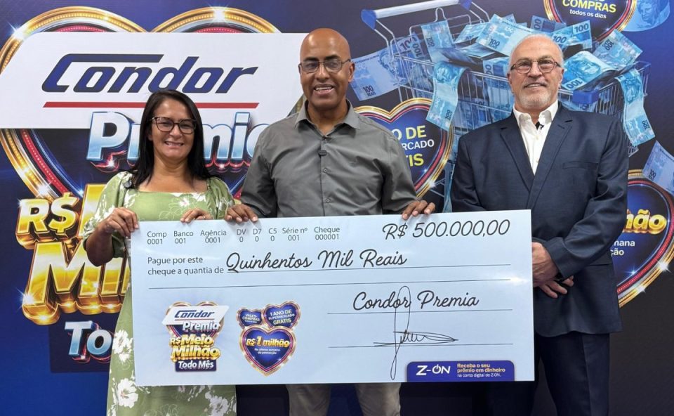 Imagem mostra Condor premiando primeiro ganhador da promoção "Condor Premia" com prêmio de meio milhão.