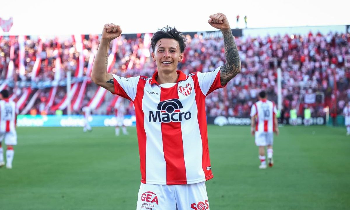 Gastón Lodico comemora em campo pelo Instituto, meia argentino na mira do Coritiba no mercado da bola
