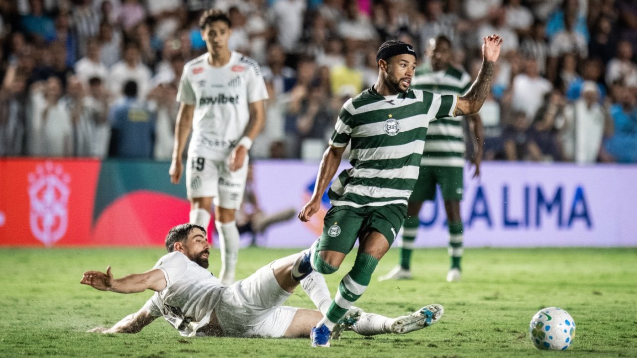 Lance do jogo Santos x Coritiba.